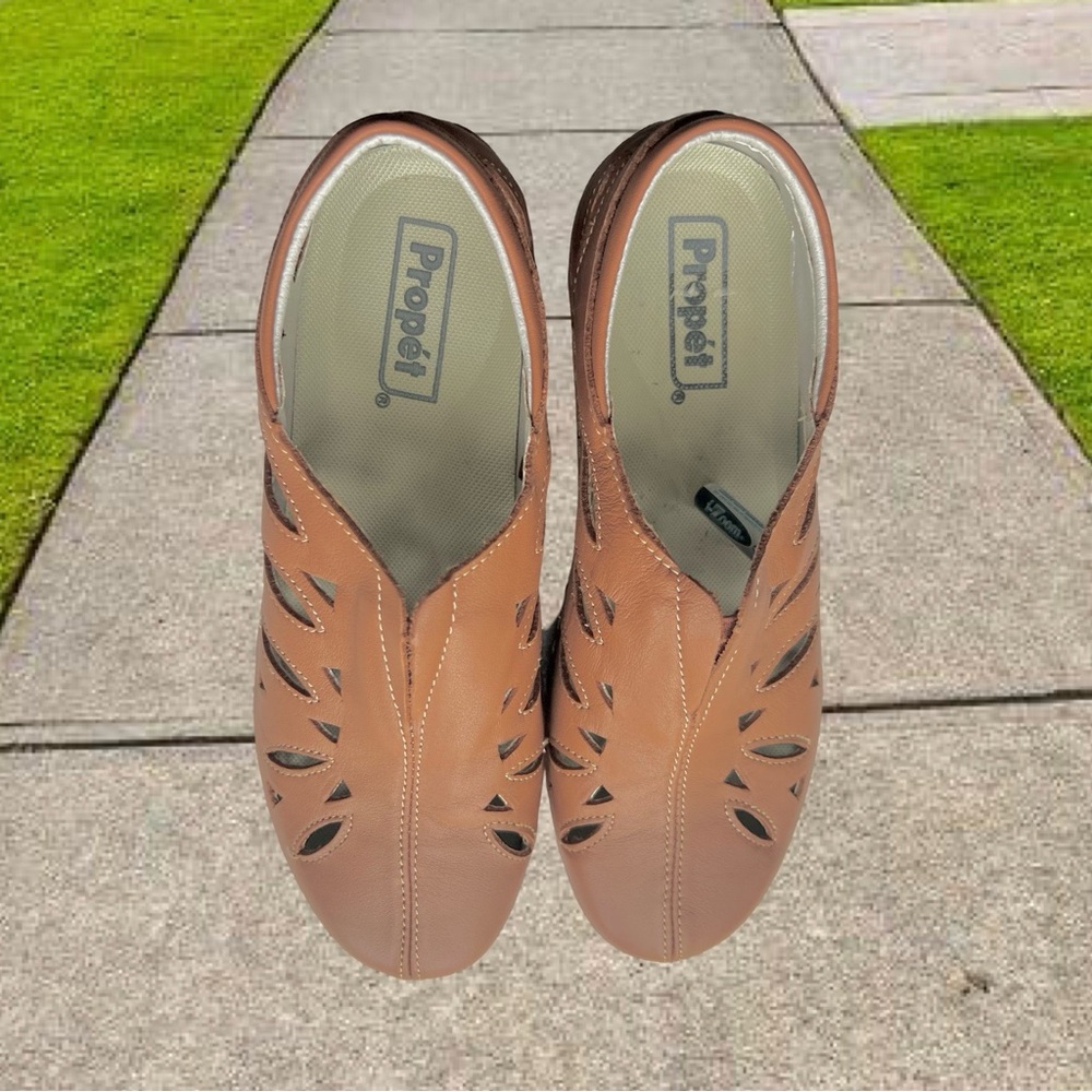 Propet Women’s 8 Dark Tan Leather Cutout Slip-On Shoes - Picture 2 of 7
